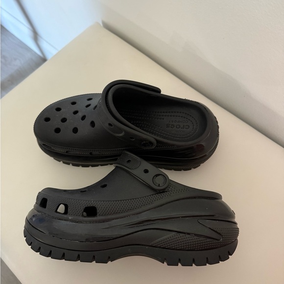 Crocs black Classic Mega Crush Clog - Picture 3 of 7